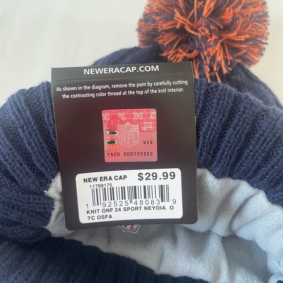 NWT Chicago Bears Pom Beanie - Picture 3 of 4